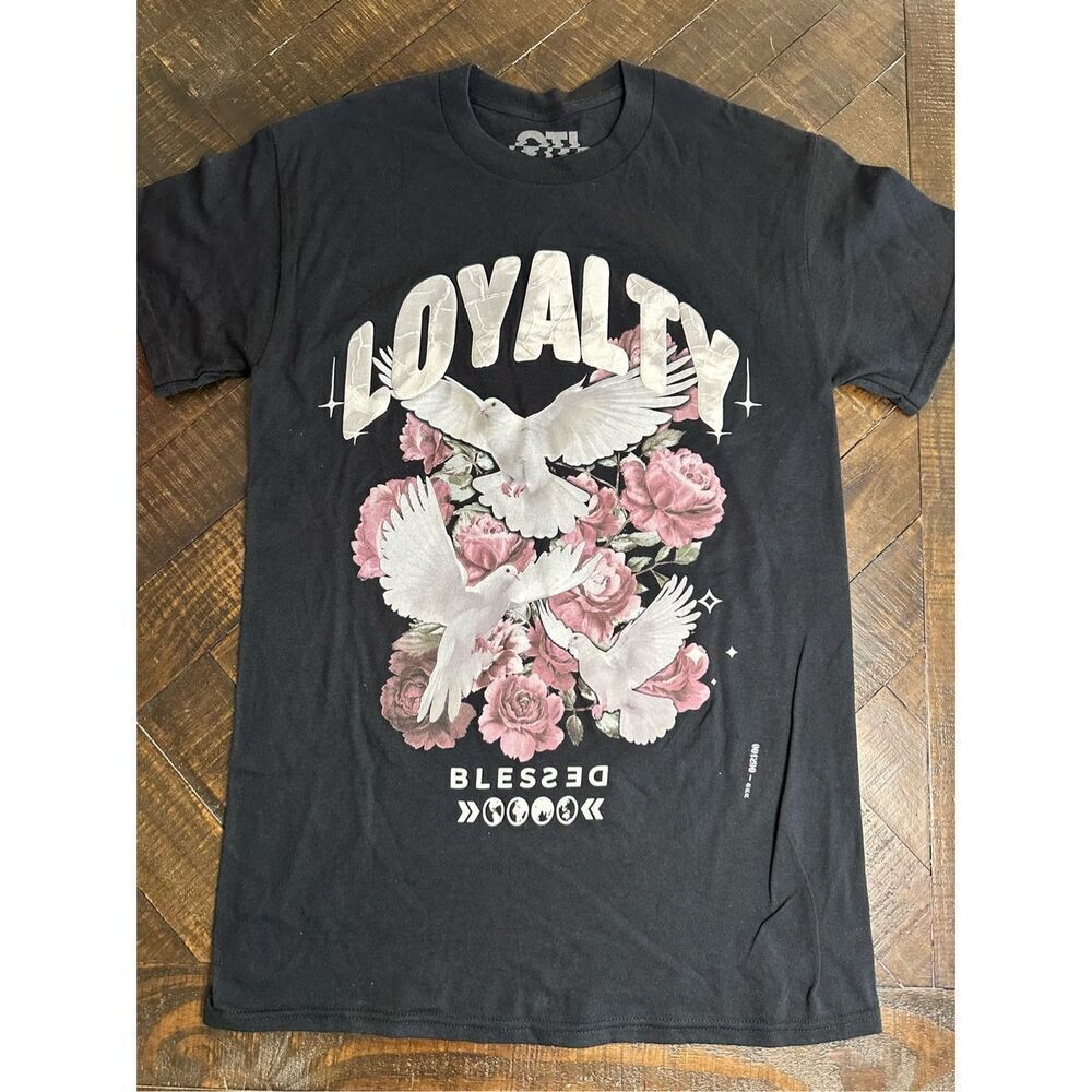 On The Low Tilly’s Black and Pink Loyalty Graphic Tee Size Small
